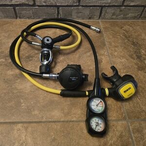 Black | AQUA LUNG | Scuba Gear Regulator Equipment
